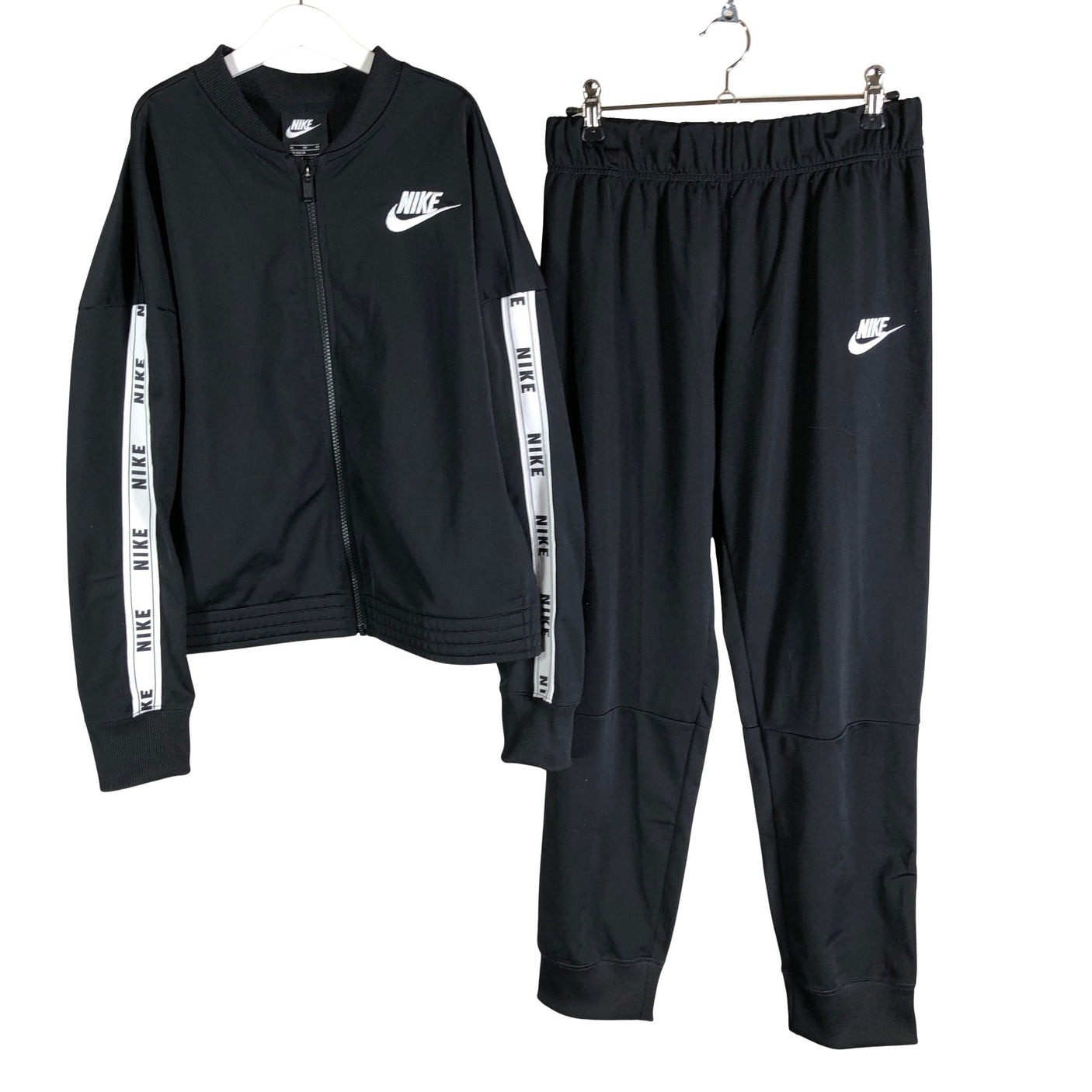 Unisex Nike - Urheiluasu, koko 158 - 164 - (1)
