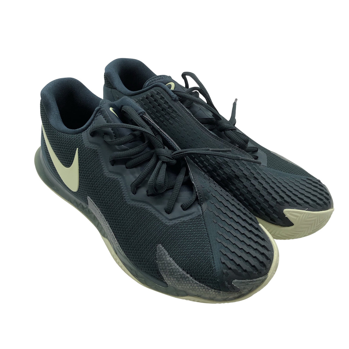 Unisex Nike - Indoor sports shoes, size XS - Green (2)