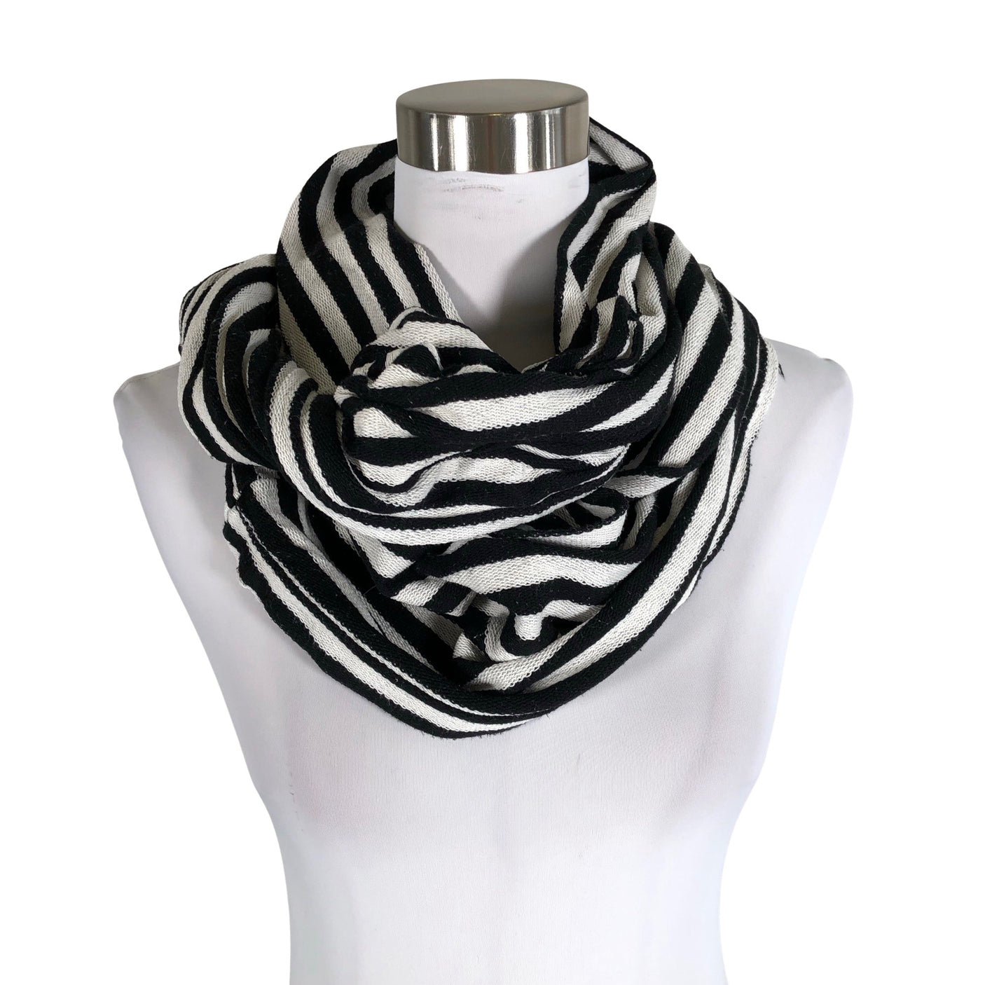 Unisex MUKA VA - Circle scarf, size Midi - Black (1)