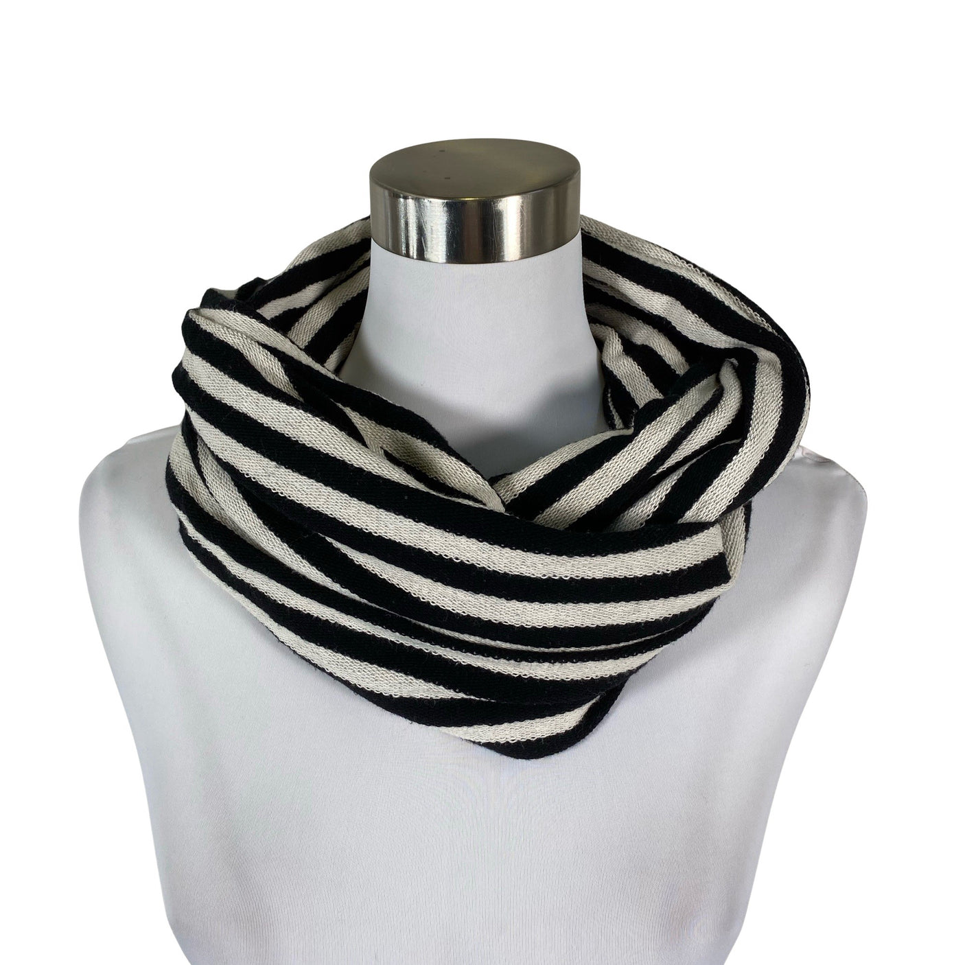 Unisex MUKA VA - Circle scarf, size Midi - Black (1)