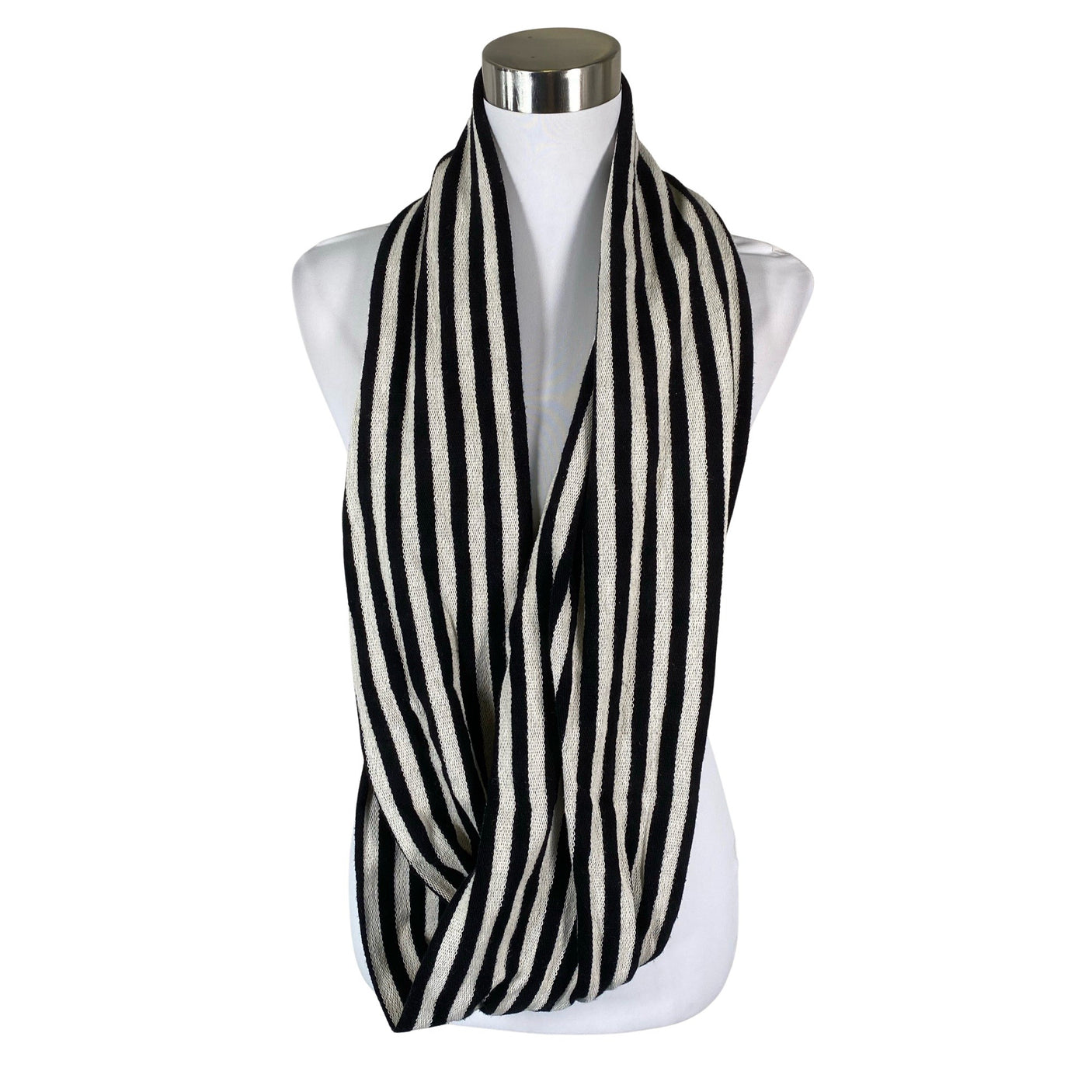 Unisex MUKA VA - Circle scarf, size Midi - Black (2)