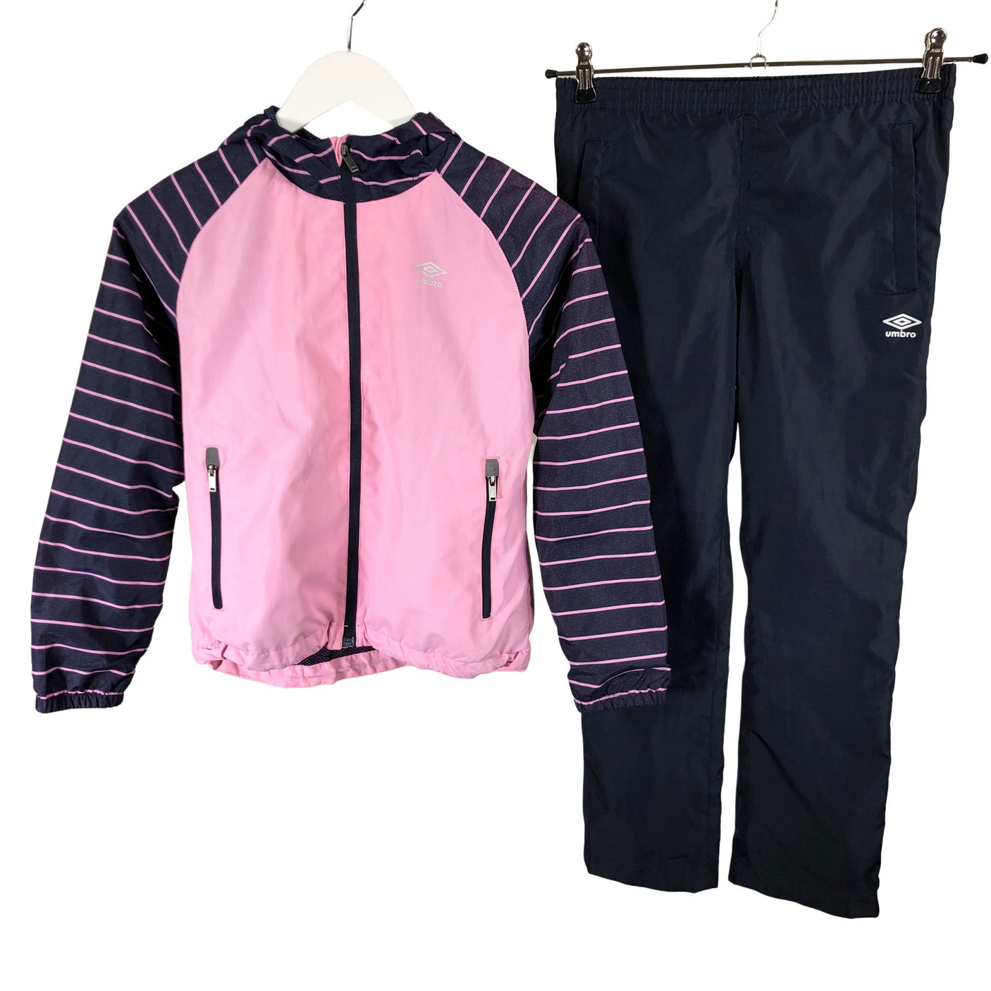 Unisex Umbro - Välikausiasu, koko 134 - 140 - (1)