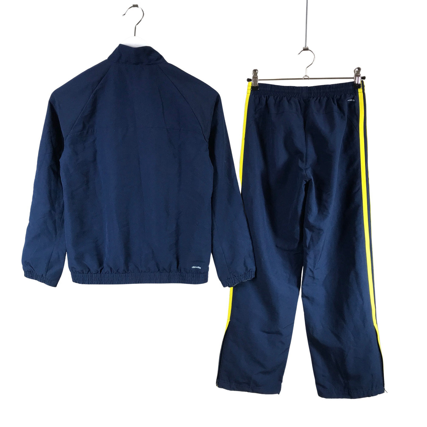 Unisex Adidas - Urheiluasu, koko 134 - 140 - (2)