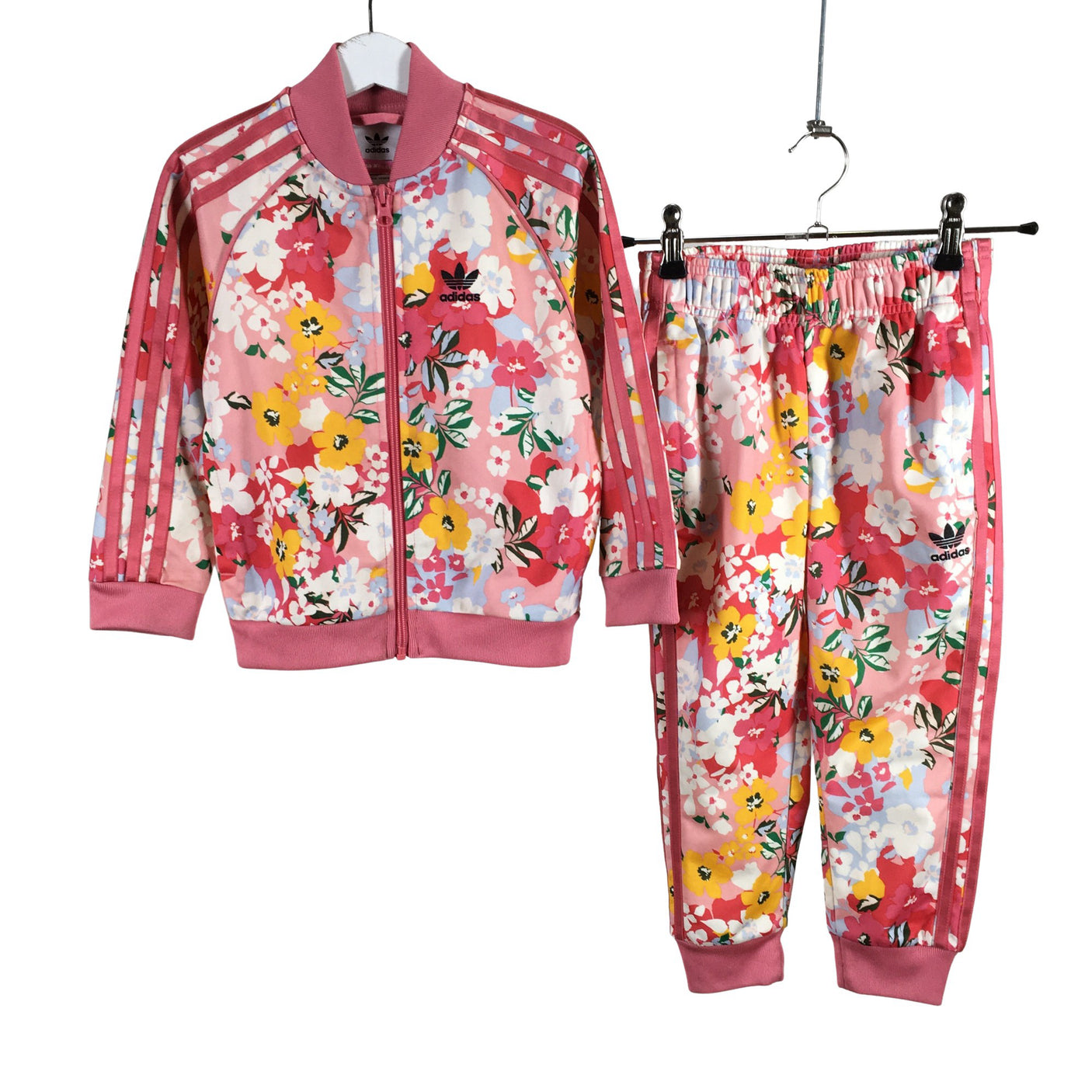 Unisex Adidas - Urheiluasu, koko 104 - 110 - (1)