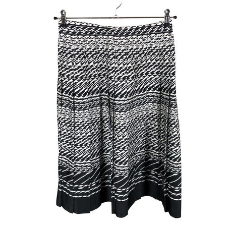 Unisex Figura - Pleated skirt, size 36 - White ()