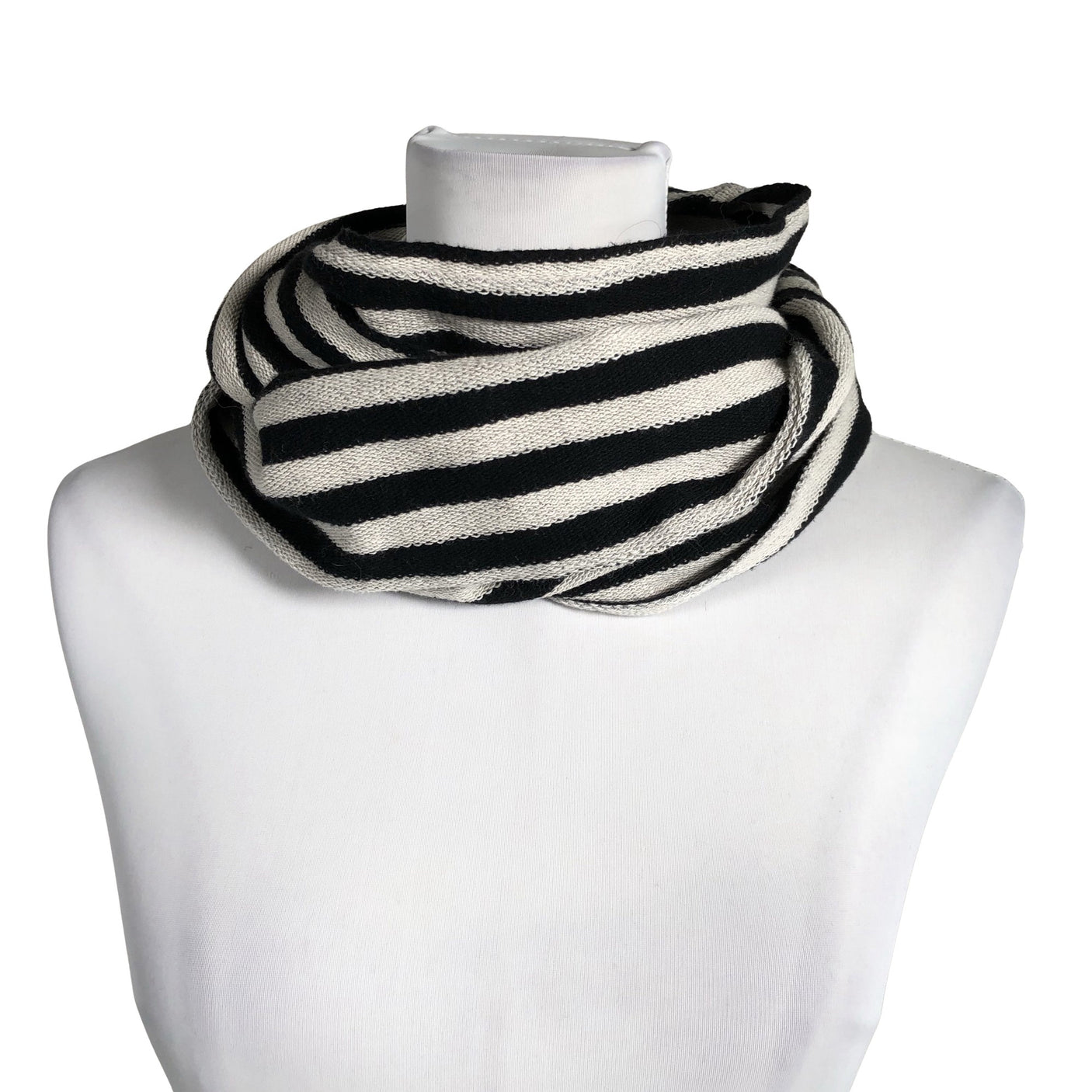 Unisex MUKA VA - Circle scarf, size Ei kokoa - Black (1)