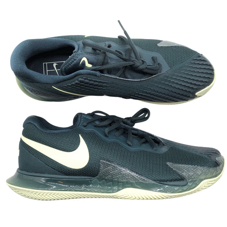 Unisex Nike - Indoor sports shoes, size XS - Green ()