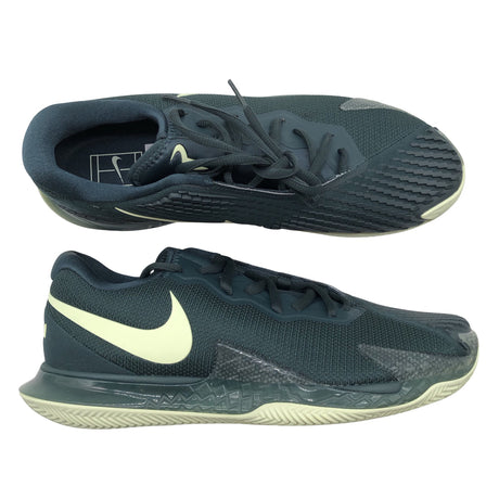 Unisex Nike - Indoor sports shoes, size XS - Green ()