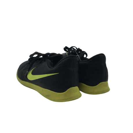 Unisex Nike - Indoor sports shoes, size 33 - Black (2)