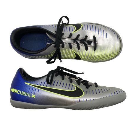 Unisex Nike - Indoor sports shoes, size 35 - Silver ()