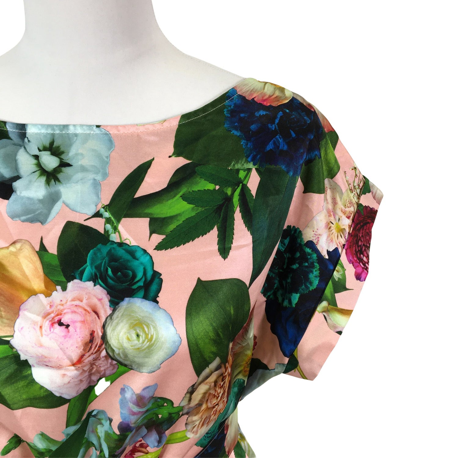  Mekko  Sifonkimekko, koko 38  Uhana Design 