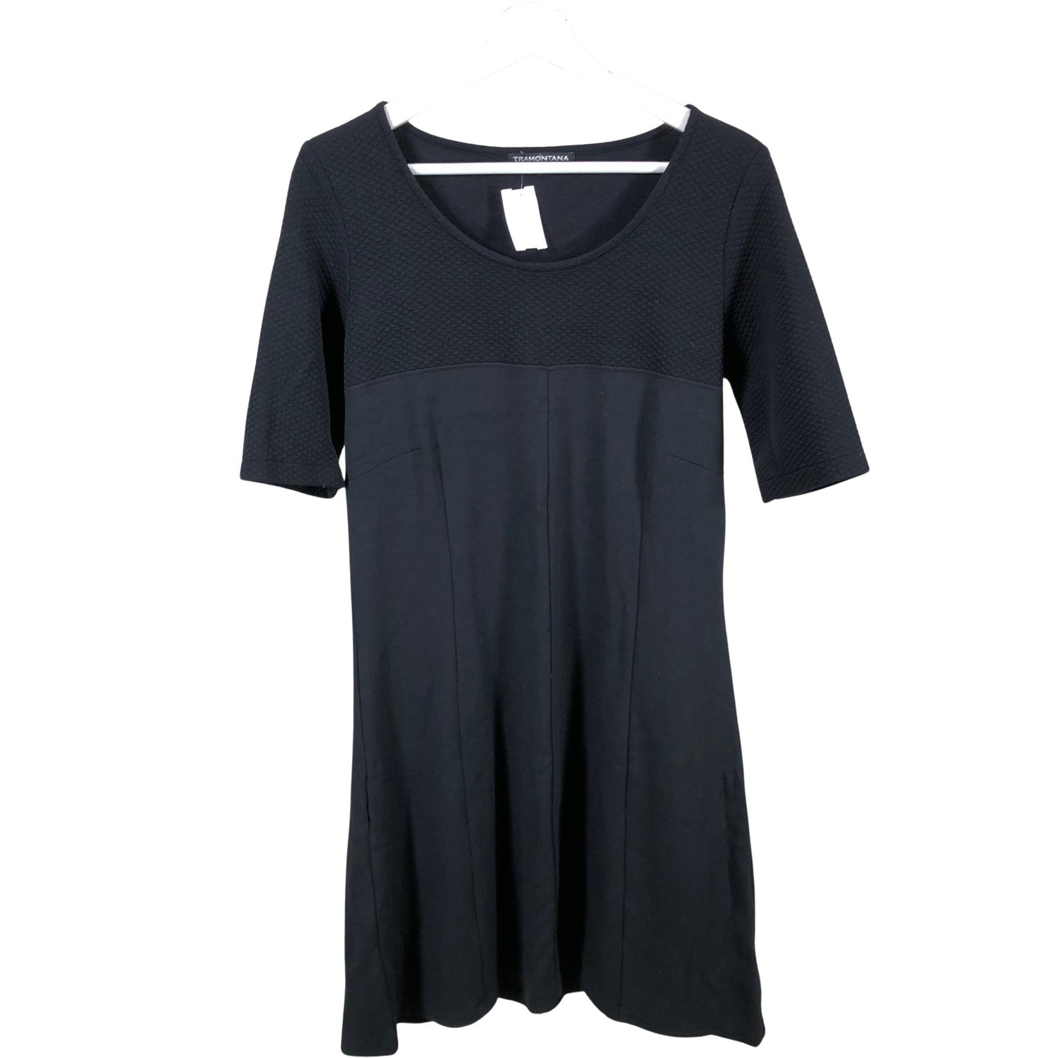  Mekko  Trikoomekko, koko 42  Tramontana 