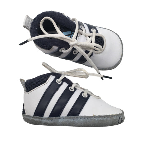 Unisex Adidas - Vauvan kengät, koko 17 -  ()