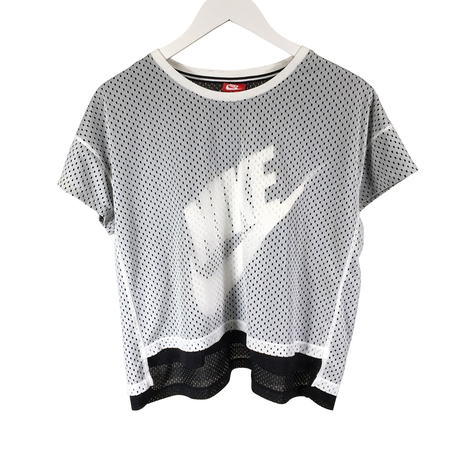  Urheilupaita  Urheilupaita, lyhyet hihat, koko 36  Nike 