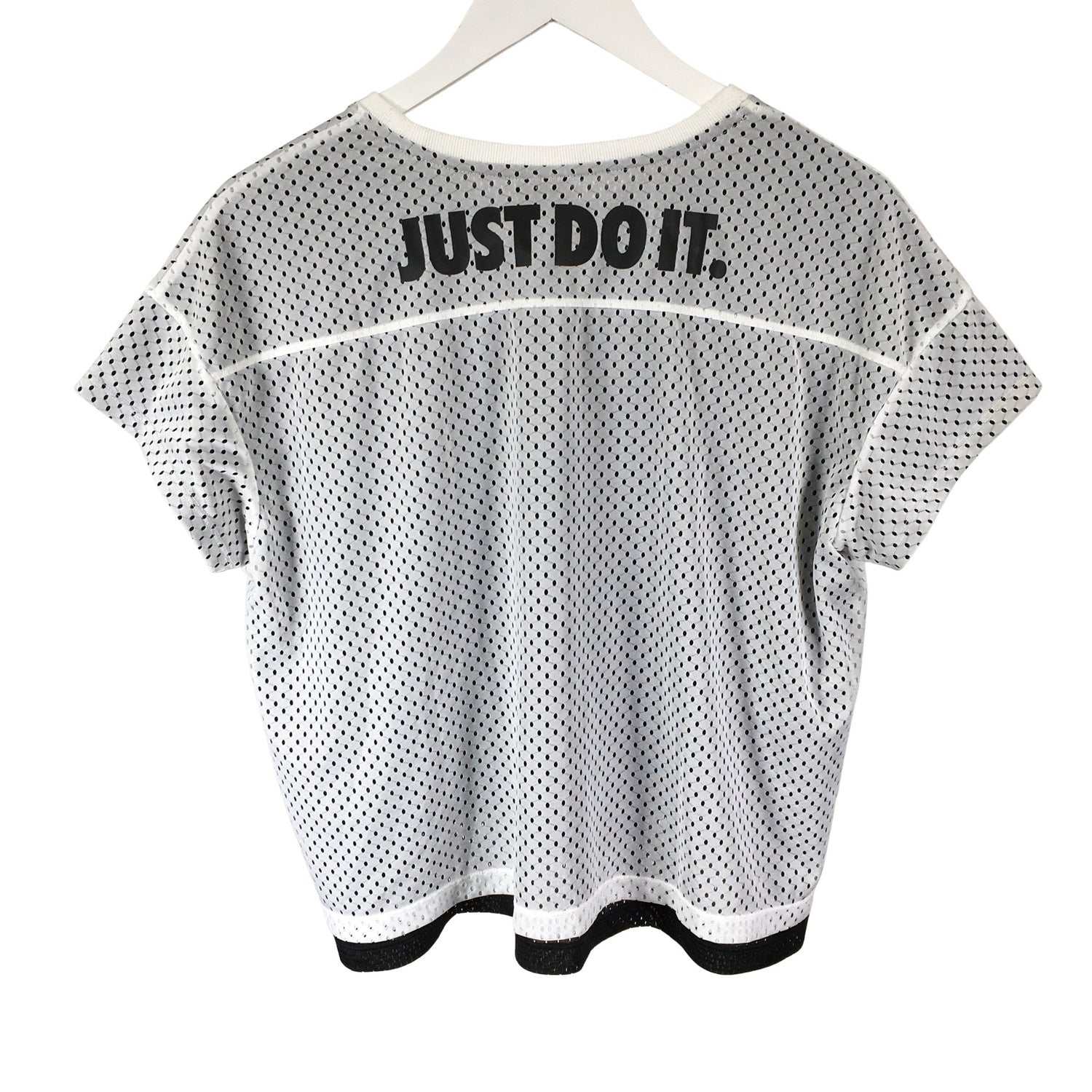  Urheilupaita  Urheilupaita, lyhyet hihat, koko 36  Nike 