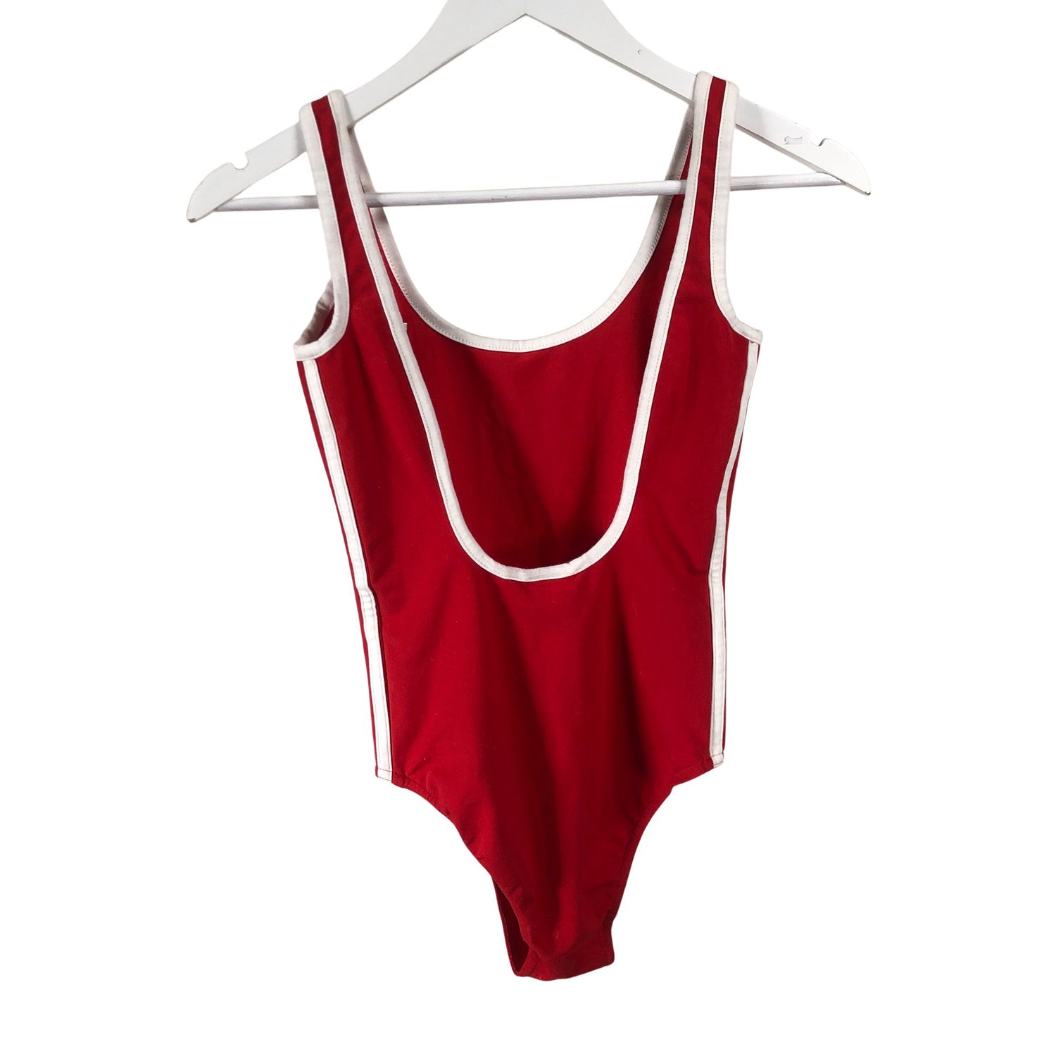  Uima-asu  Uimapuku, koko 34  Adidas 