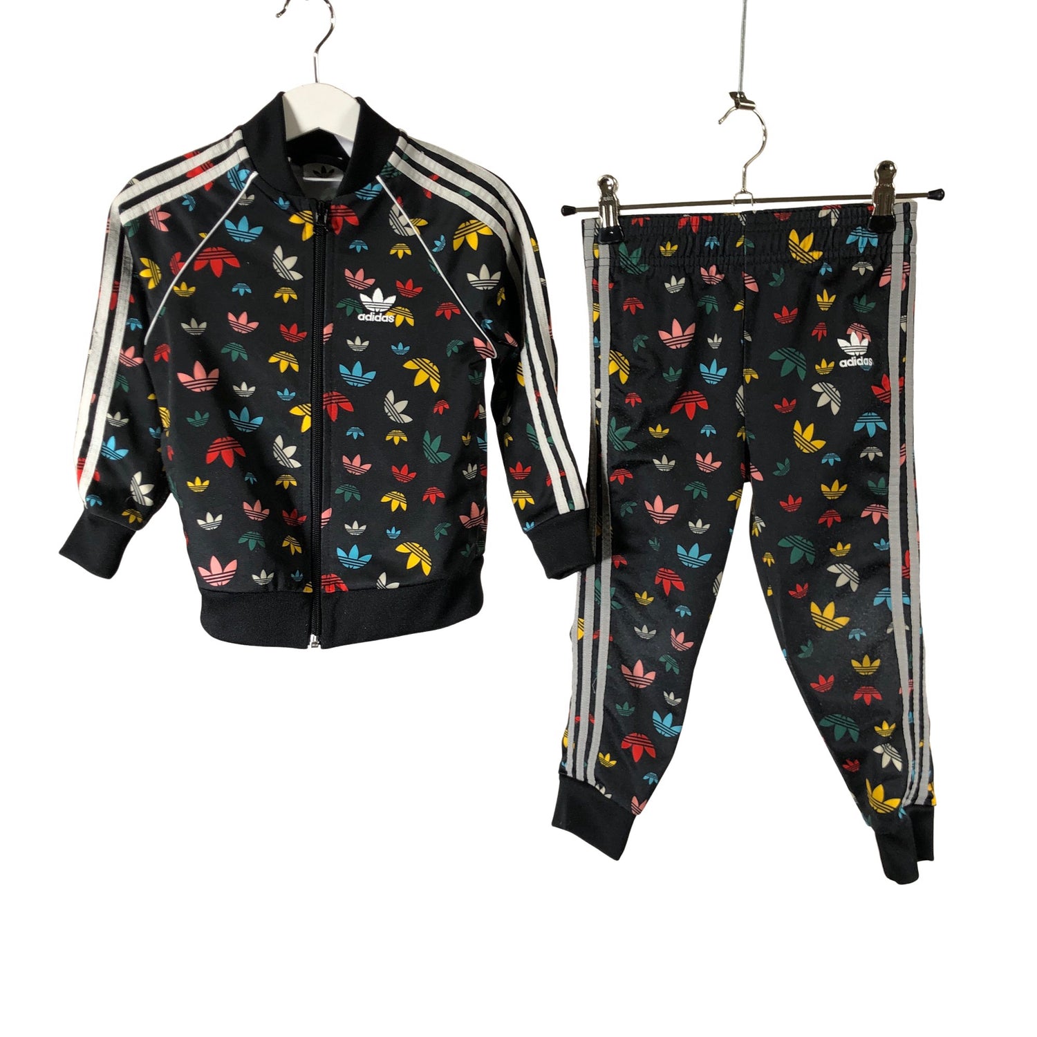  Urheilutakki  Verryttelytakki, koko 98 - 104  Adidas 