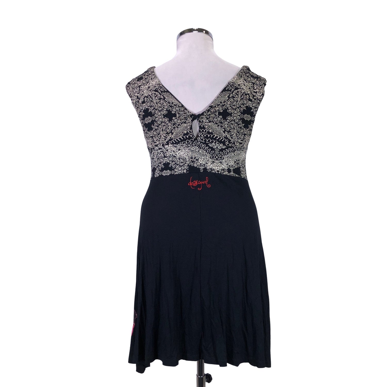  Mekko  Trikoomekko, koko 42  Desigual 