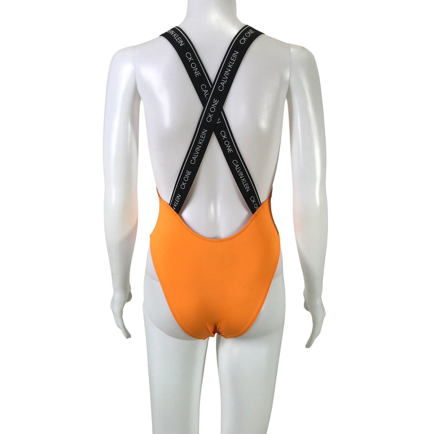  Uima-asu  Uimapuku, koko 34  Calvin Klein 