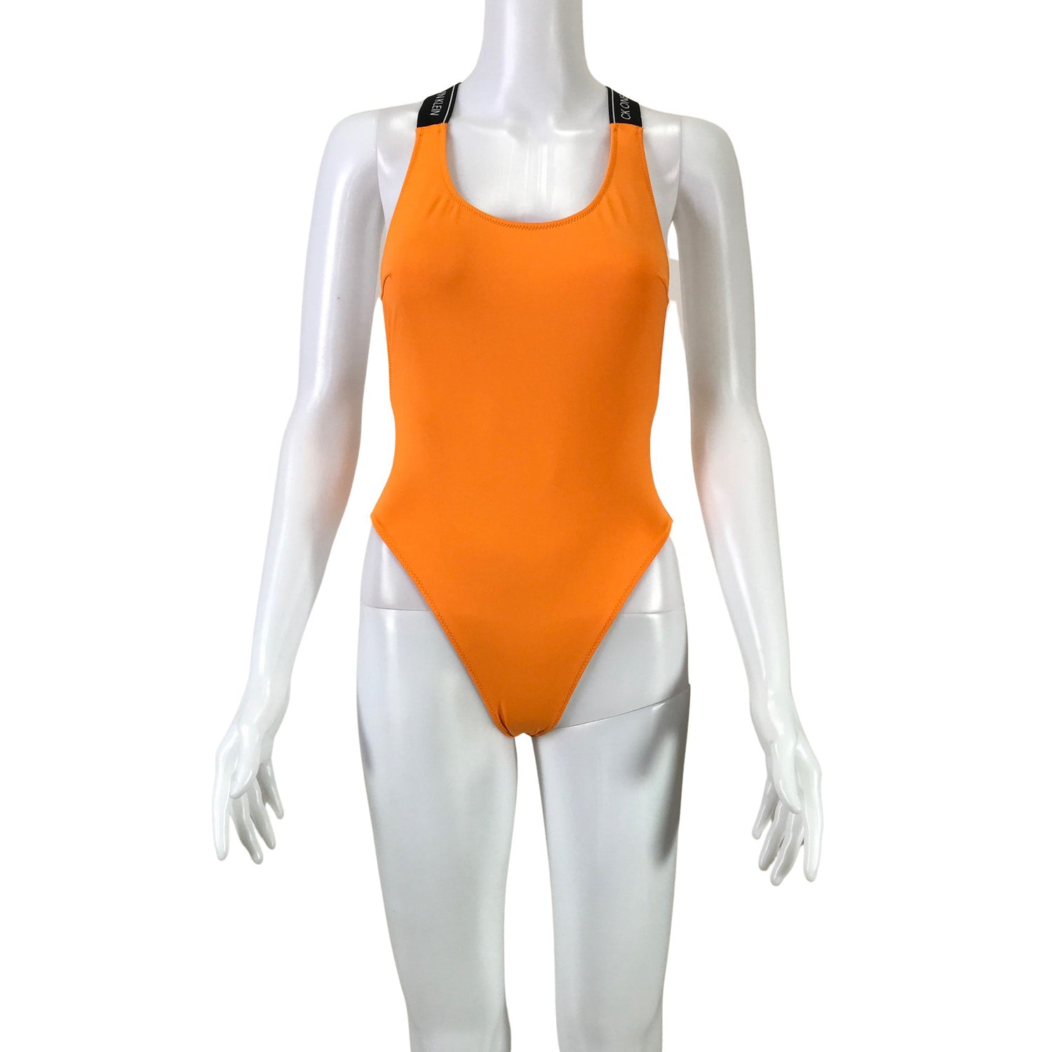  Uima-asu  Uimapuku, koko 34  Calvin Klein 
