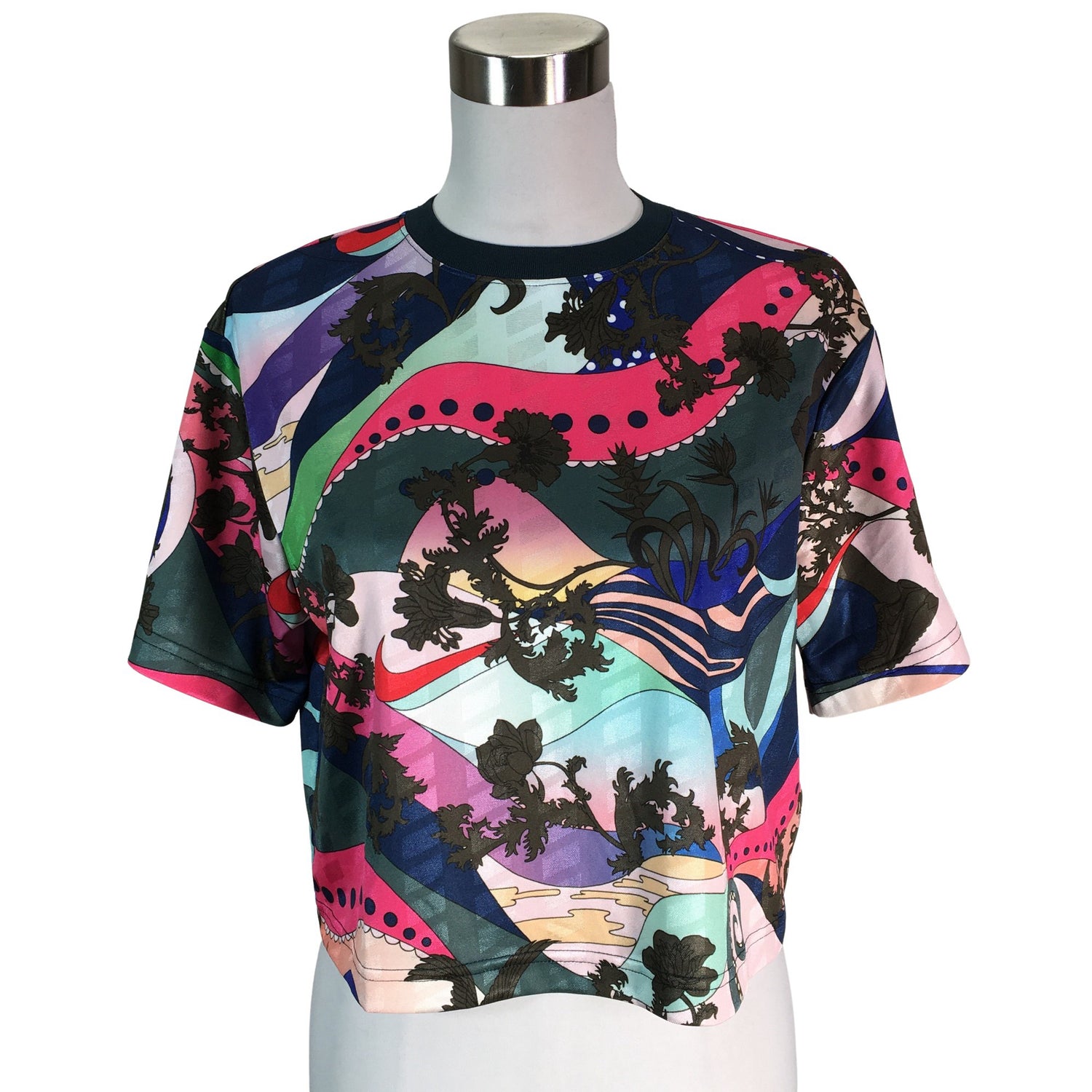  Urheilupaita  Urheilupaita, lyhyet hihat, koko 34  Nike 