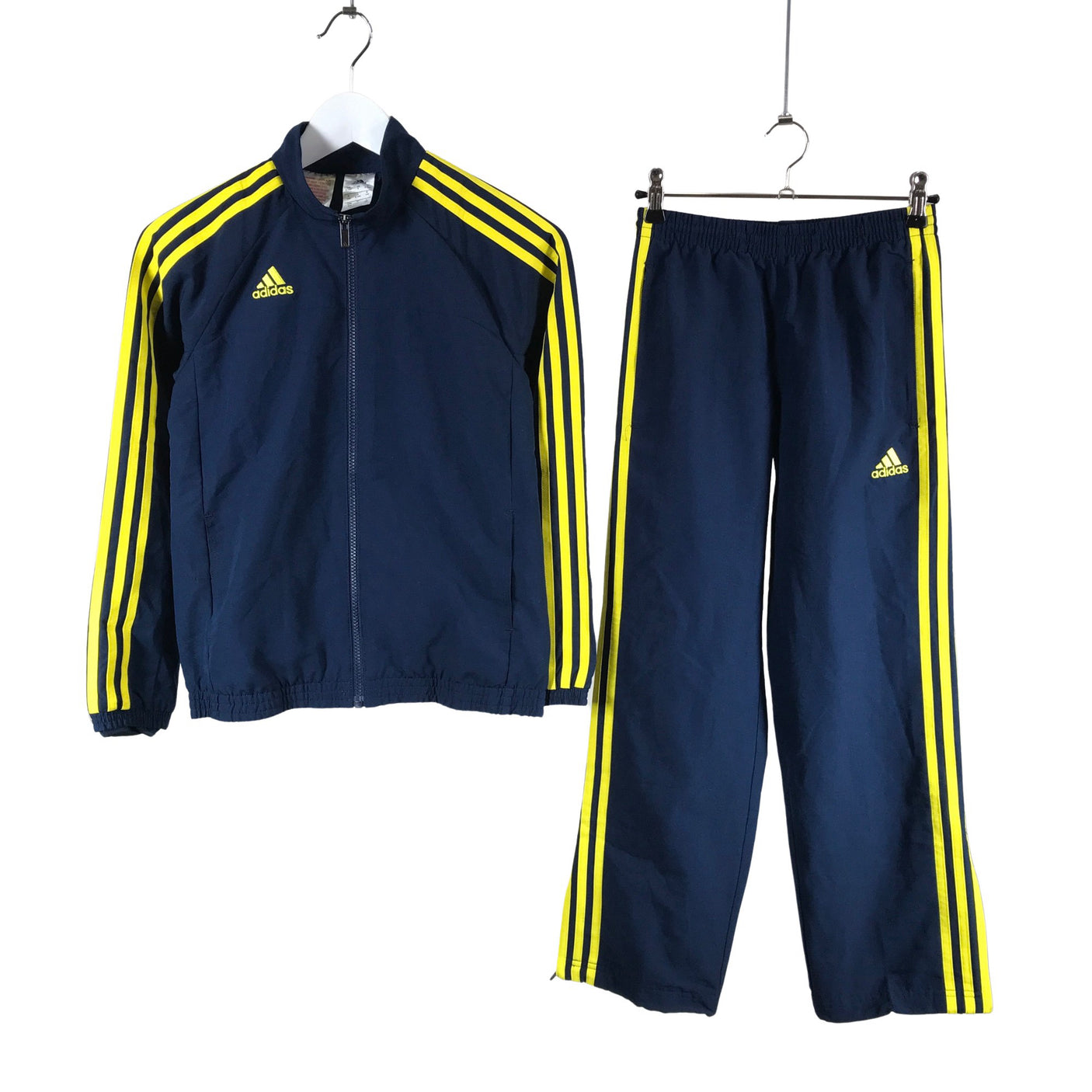Unisex Adidas - Urheiluasu, koko 134 - 140 -  (1)