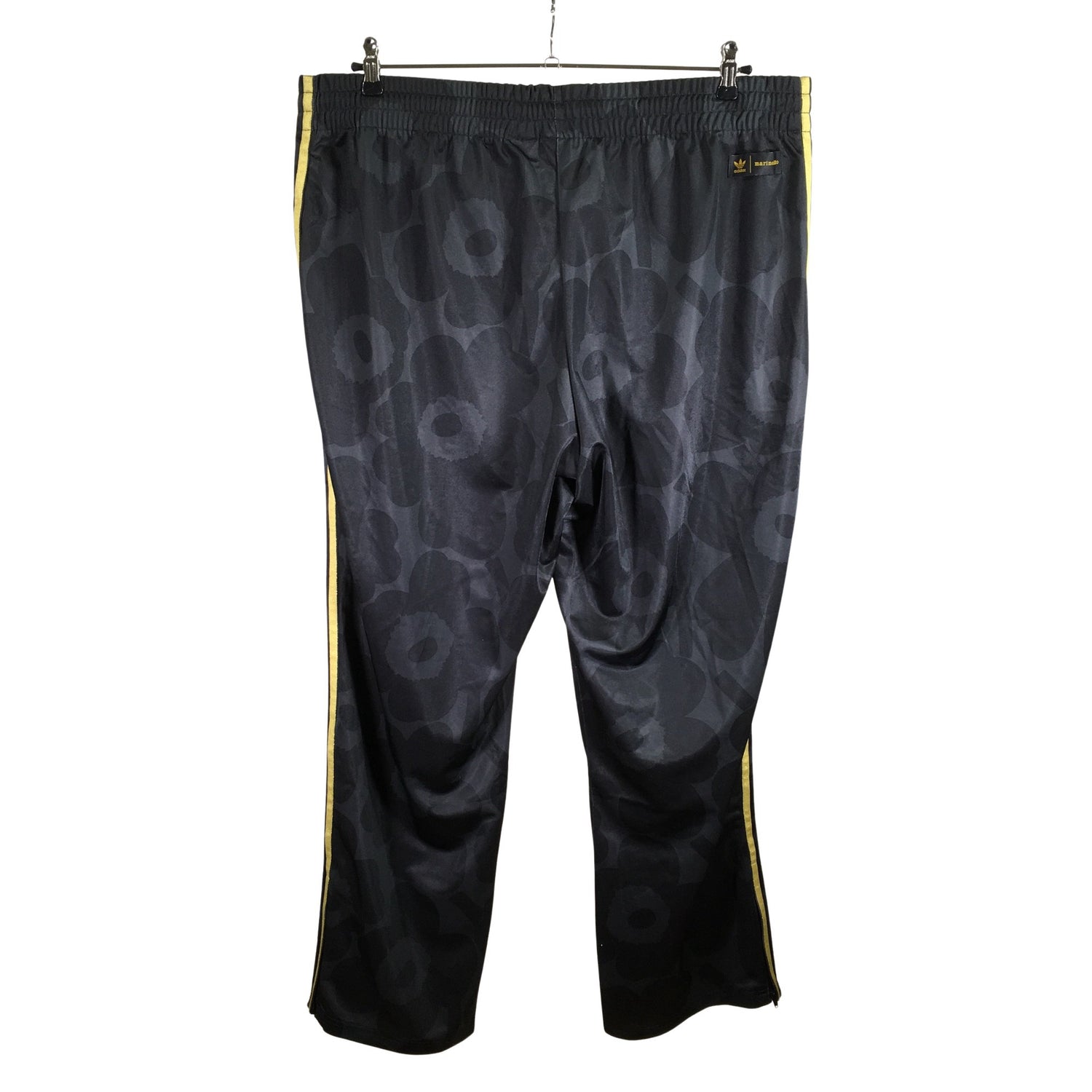  Urheiluhousut  Verryttelyhousut, koko L  Adidas 