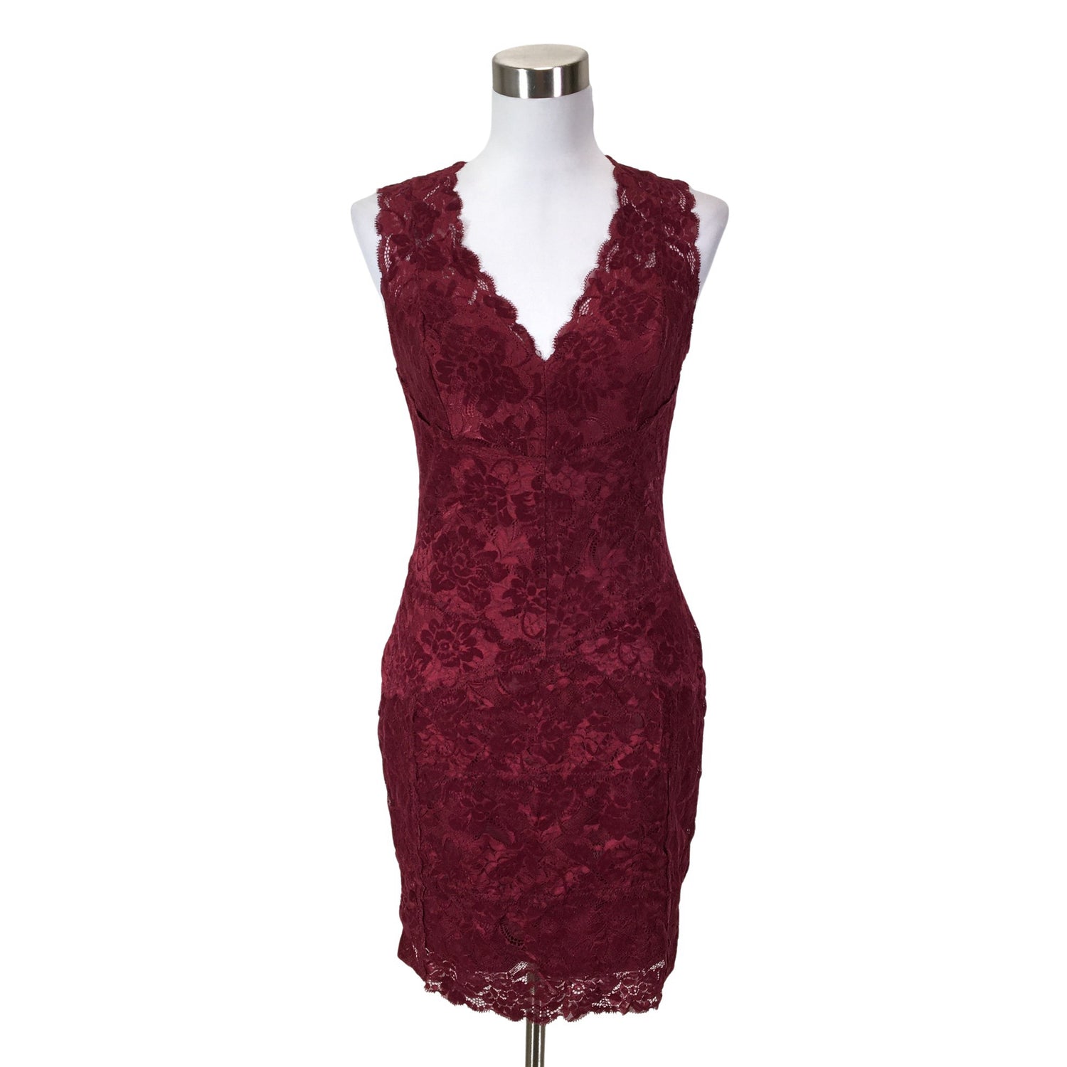  Juhlamekko  Juhlamekko, koko 38  Guess 