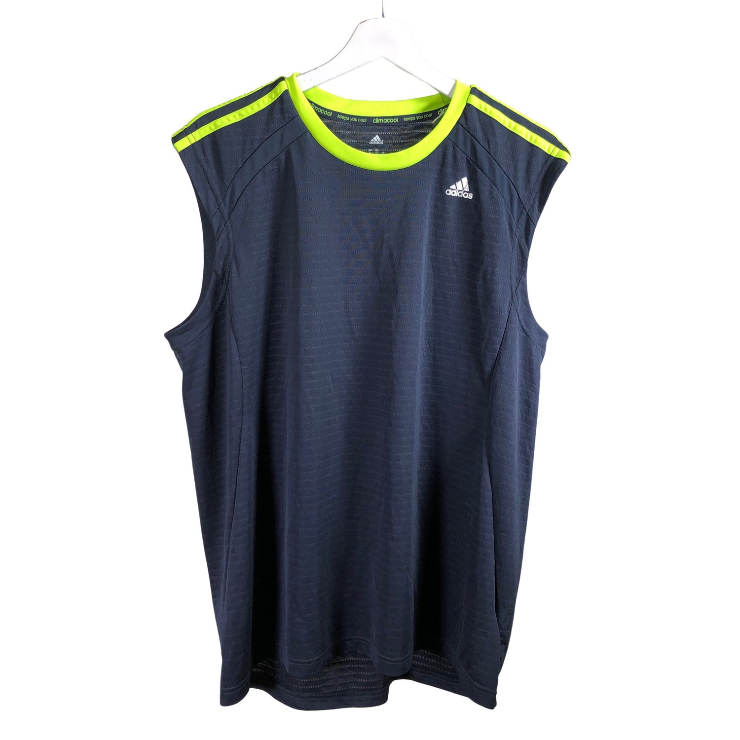  Urheilutoppi  Hihaton urheilupaita, koko XL  Adidas 