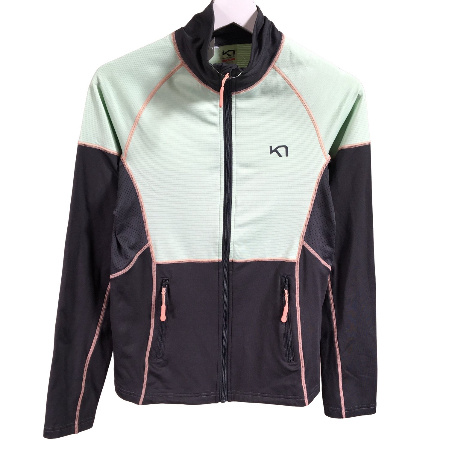 Urheilupaita, 
pitkät hihat, koko 36