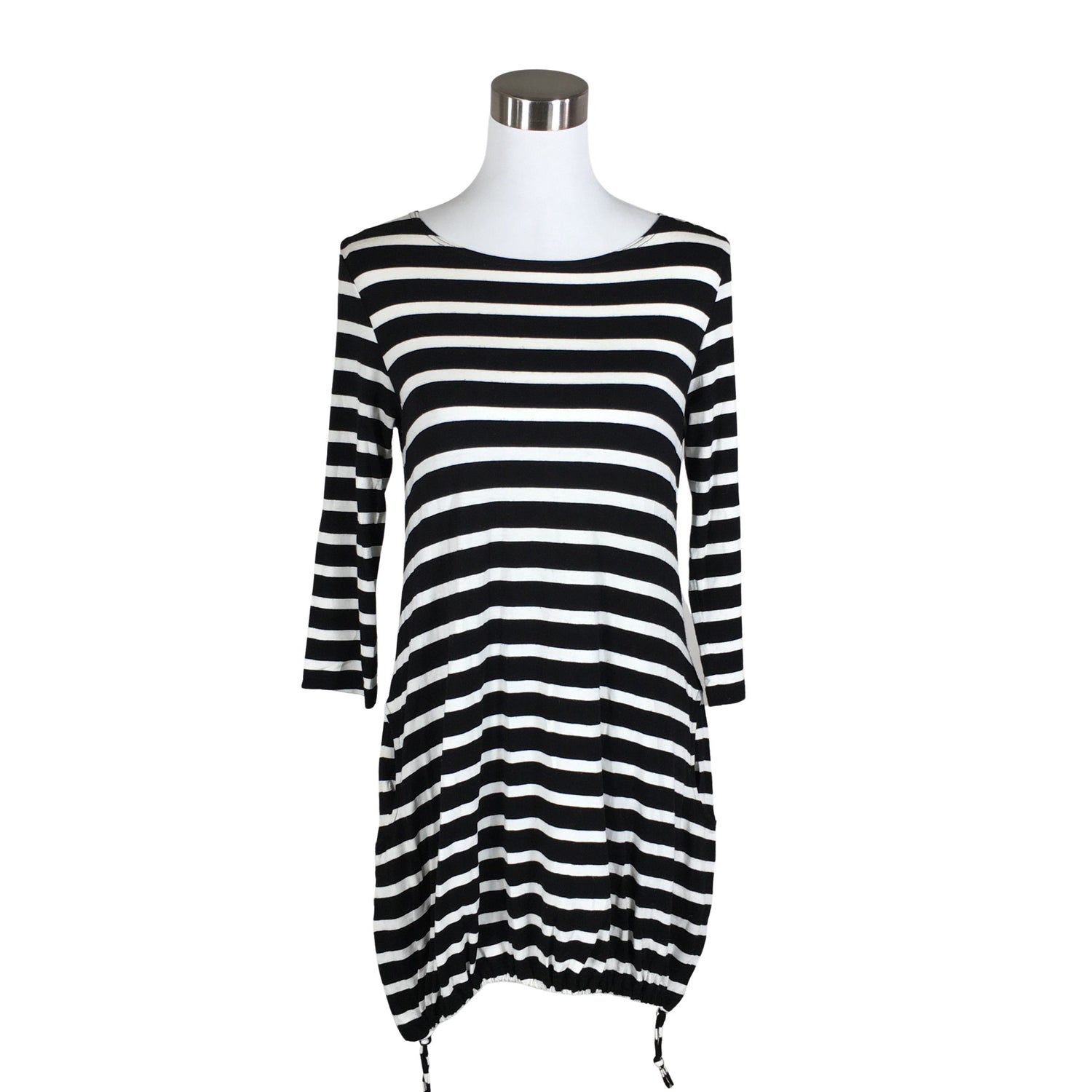  Mekko  Trikoomekko, koko 36  Ritva Falla 