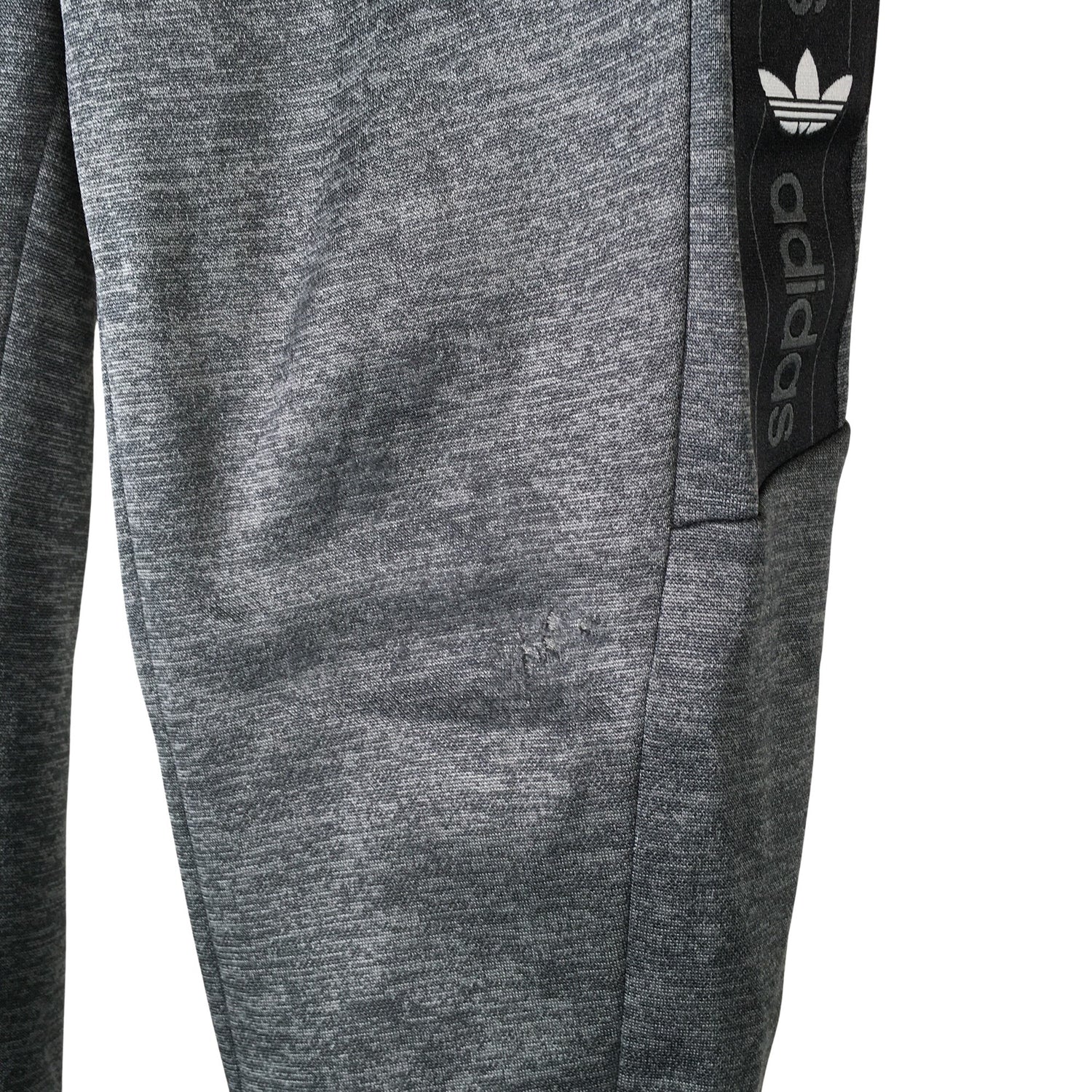  Urheiluhousut  Verryttelyhousut, koko 134 - 140  Adidas 
