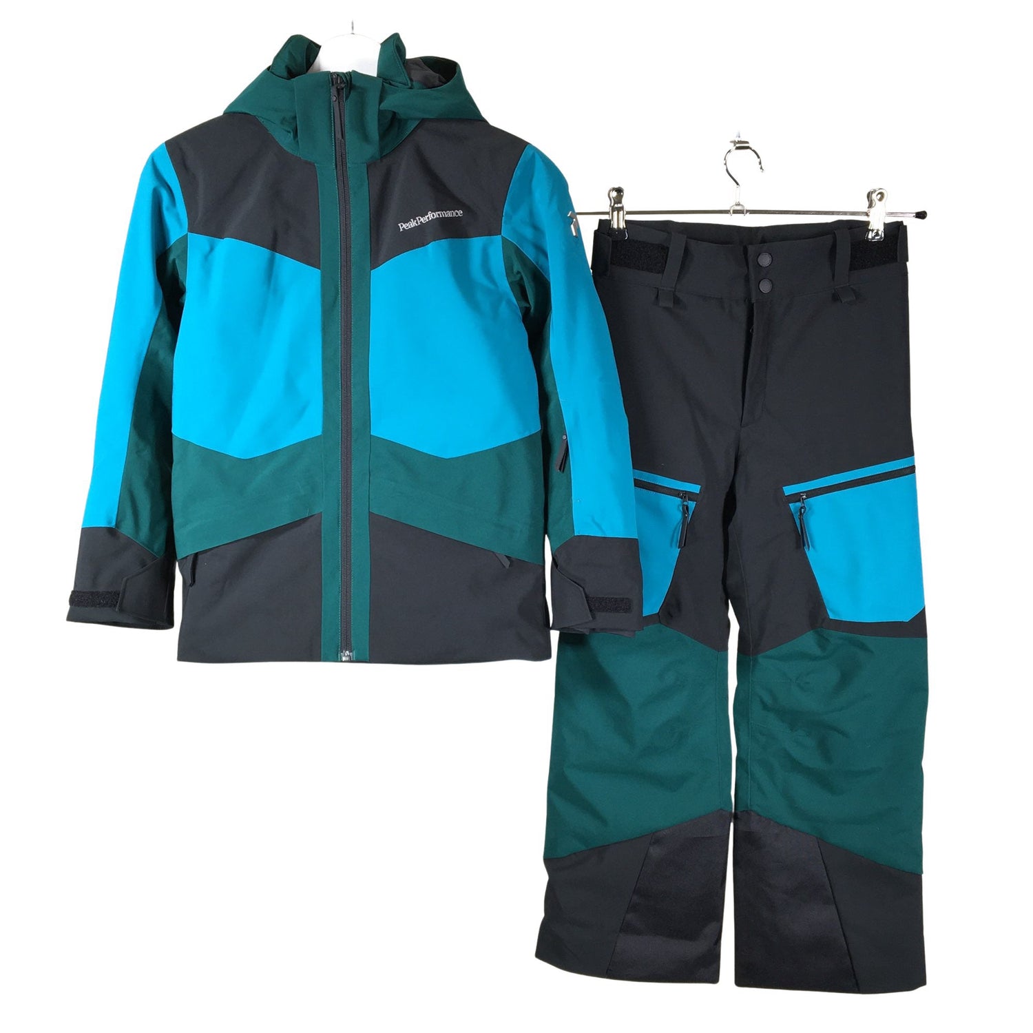 Toppa-asu, koko 134 - 140 Peak Performance Toppa-asu